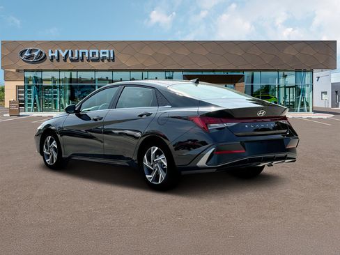 New 2025 Hyundai Elantra SEL FWD image 5