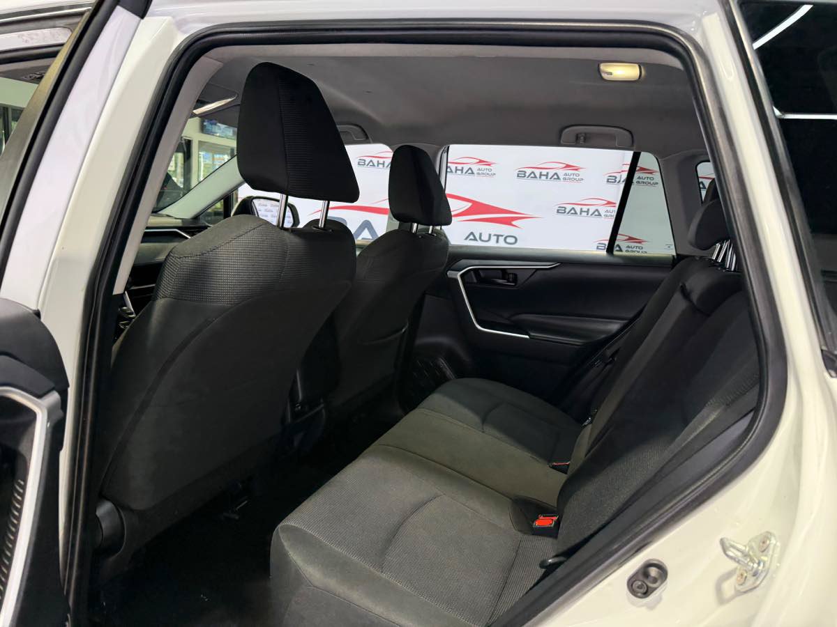 Used 2022 Toyota RAV4 LE AWD/4WD image 34
