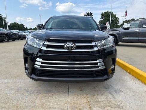 Used 2019 Toyota Highlander Limited Platinum AWD/4WD image 3