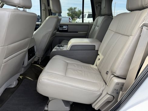 Used 2015 Lincoln Navigator 4WD image 8