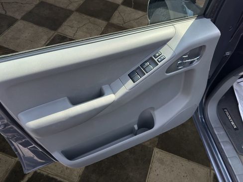 Used 2014 Nissan Frontier SV w/ SV Value Truck Package image 14