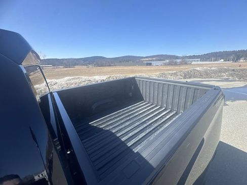 Used 2022 Chevrolet Silverado 1500 LT AWD/4WD image 27