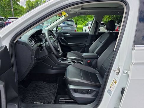 Used 2021 Volkswagen Tiguan SE AWD/4WD image 16