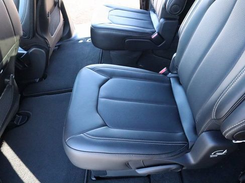 New 2026 Chrysler Pacifica Select FWD image 12