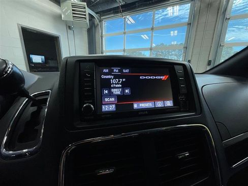 Used 2019 Dodge Grand Caravan SXT image 16