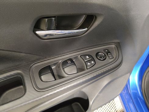 Used 2021 Nissan Versa SV FWD image 27