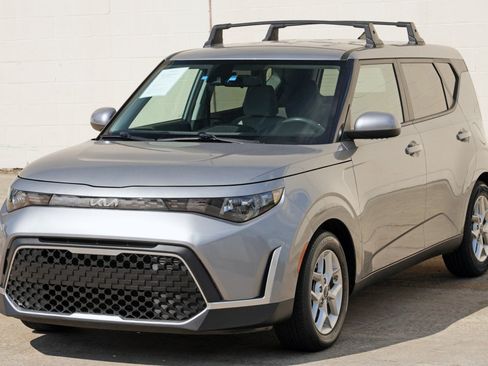 Used 2023 Kia Soul LX w/ LX Technology Package FWD image 39