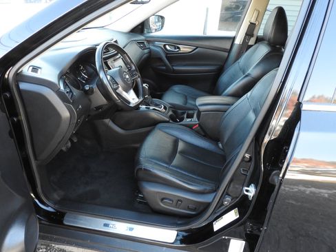 Used 2018 Nissan Rogue SL w/ Premium Package image 6