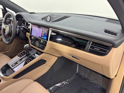 Used 2024 Porsche Macan w/ Premium Plus Packages image 14