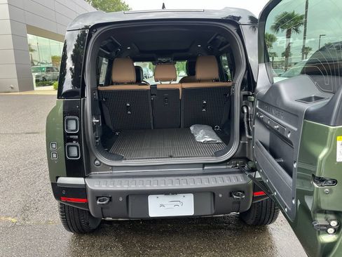 New 2026 Land Rover Defender 110 X-Dynamic SE AWD/4WD image 15