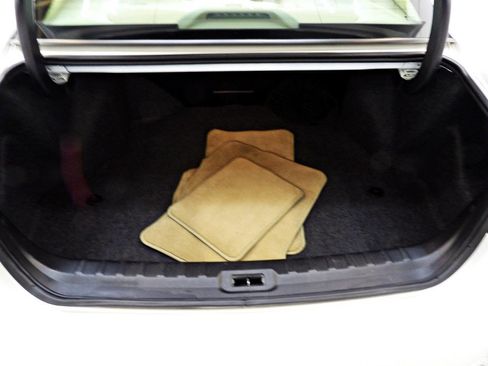 Used 2011 Buick Lucerne CX image 13