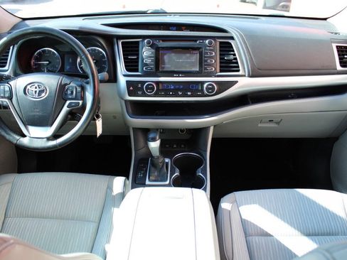 Used 2015 Toyota Highlander Plus AWD/4WD image 11