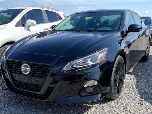 Used 2022 Nissan Altima 2.5 SR w/ Midnight Edition Package FWD image 2