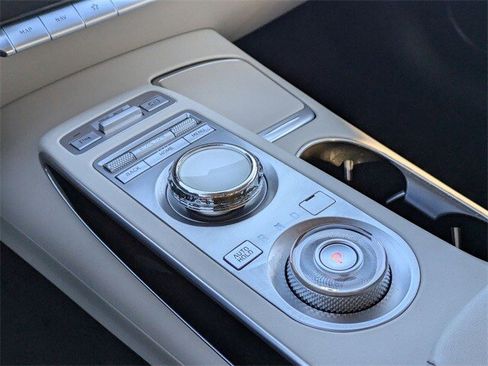 Used 2022 Genesis GV70 2.5T image 9