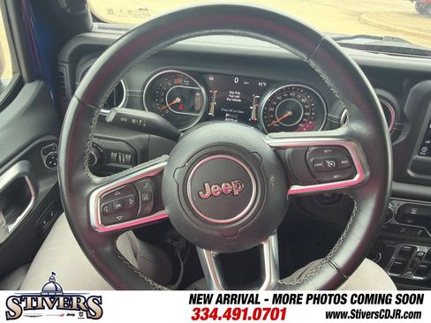Used 2018 Jeep Wrangler Unlimited Sahara AWD/4WD image 17