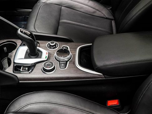 Used 2022 Alfa Romeo Giulia Ti image 18