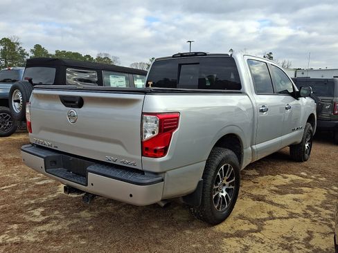 Used 2020 Nissan Titan SV w/ SV Convenience Package image 4