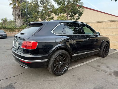 Used 2020 Bentley Bentayga image 3