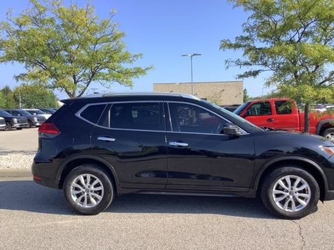 Used 2017 Nissan Rogue SV AWD/4WD image 1