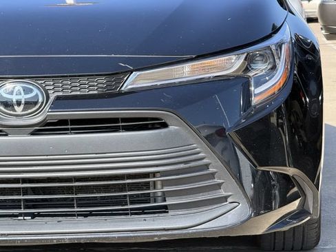 Used 2025 Toyota Corolla LE FWD image 9