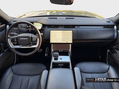 Used 2025 Land Rover Range Rover Long Wheelbase SE AWD/4WD image 9