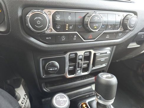 Used 2024 Jeep Wrangler Sport S image 22