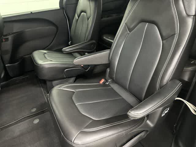 Used 2025 Chrysler Pacifica Select FWD image 11