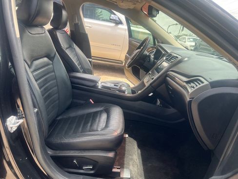 Used 2018 Ford Fusion SE w/ Fusion SE Technology Package FWD image 14