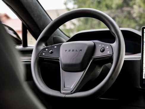 Used 2022 Tesla Model S Base image 15