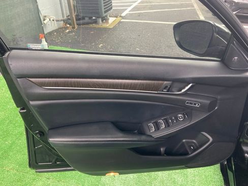 Used 2018 Honda Accord Touring image 34