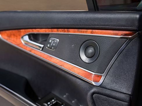 Used 2019 Lincoln Nautilus Reserve image 20