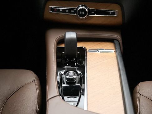 Certified 2023 Volvo XC90 B6 Plus w/ Protection Package Premier AWD/4WD image 27