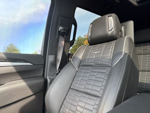 Used 2025 Cadillac Escalade V AWD/4WD image 70