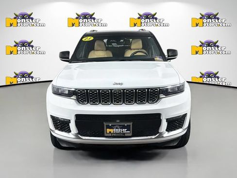 Used 2023 Jeep Grand Cherokee L Summit w/ Luxury Tech Group V AWD/4WD image 2
