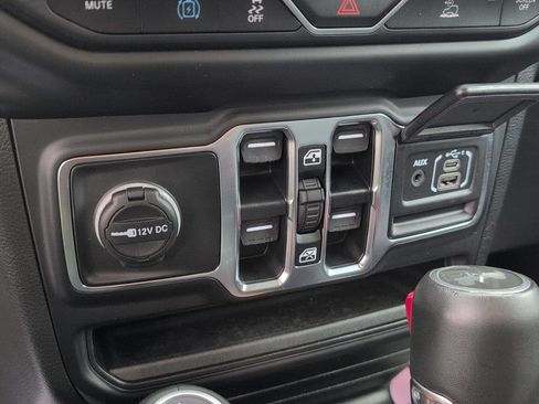 Used 2023 Jeep Wrangler Sahara w/ Cold Weather Group image 34