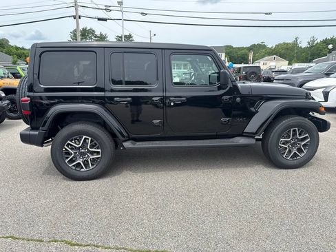 New 2026 Jeep Wrangler Unlimited Sahara AWD/4WD image 6