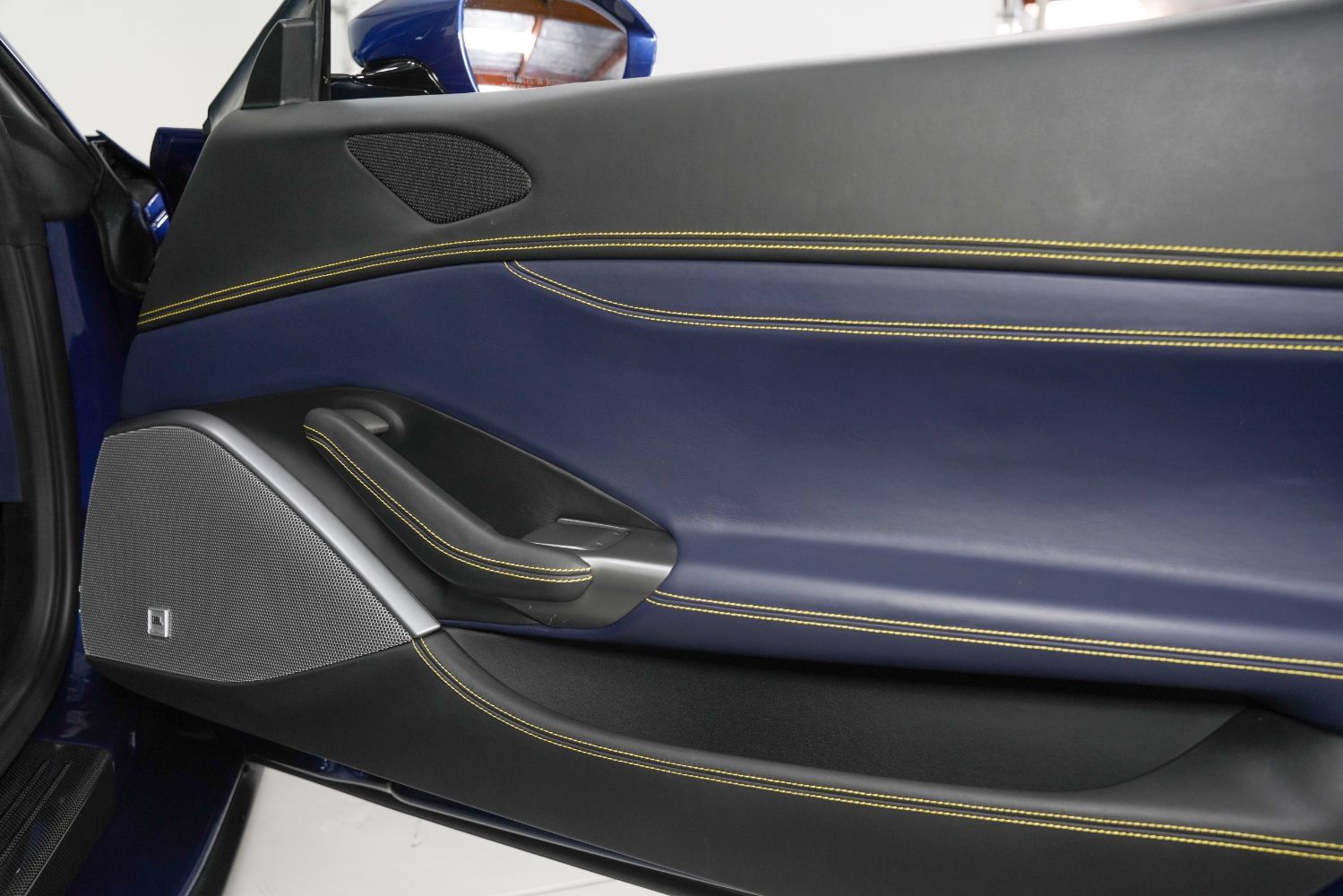 Used 2019 Ferrari Portofino RWD image 35