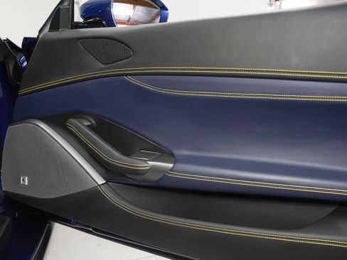 Used 2019 Ferrari Portofino RWD image 35