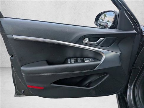 Used 2025 Genesis G70 2.5T RWD image 10