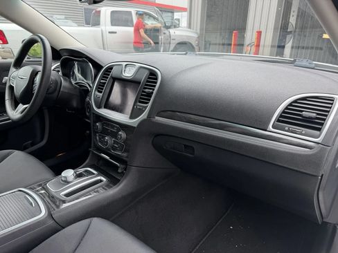 Used 2022 Chrysler 300 Touring AWD/4WD image 13