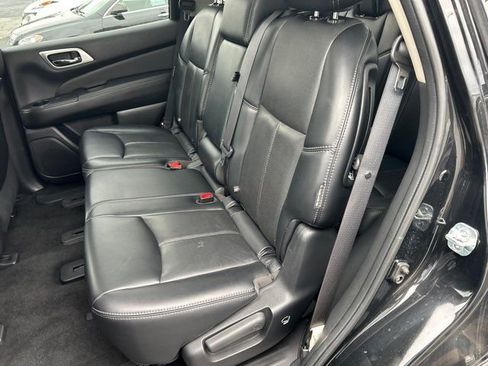 Used 2018 Nissan Pathfinder Platinum image 18