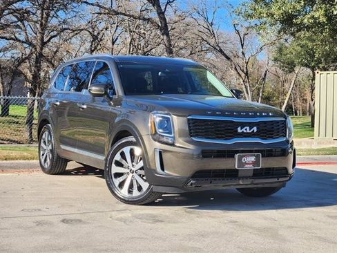 Used 2022 Kia Telluride S image 2