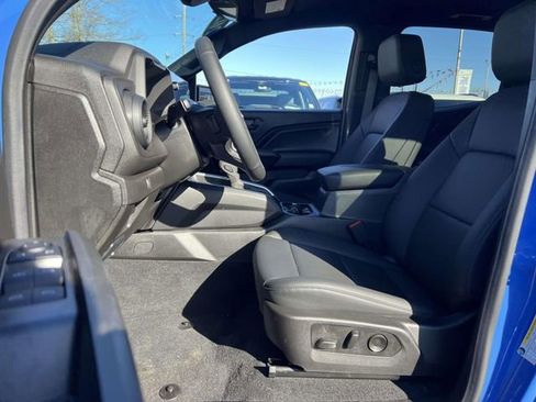 Certified 2025 Chevrolet Colorado Trail Boss w/ Midnight Edition image 10