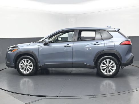 Used 2023 Toyota Corolla Cross LE AWD/4WD image 47