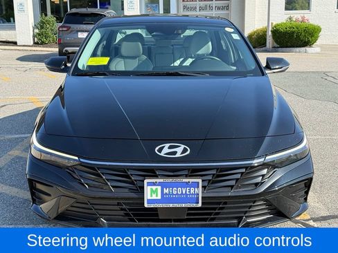 Used 2025 Hyundai Elantra Limited FWD image 9