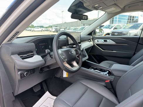 New 2026 Ford Explorer Active w/ Active Comfort Package RWD image 10