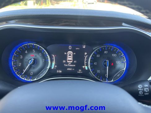 Used 2023 Chrysler Pacifica Limited FWD image 16