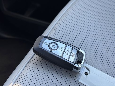 Used 2025 Ford F150 Lightning Platinum image 28