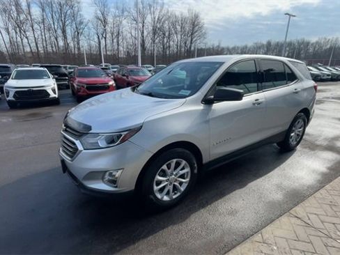 Used 2019 Chevrolet Equinox LS w/ LS Convenience Package image 4