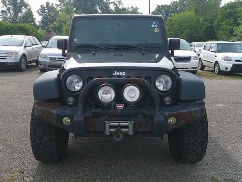Used 2015 Jeep Wrangler Unlimited Rubicon w/ Connectivity Group AWD/4WD image 2
